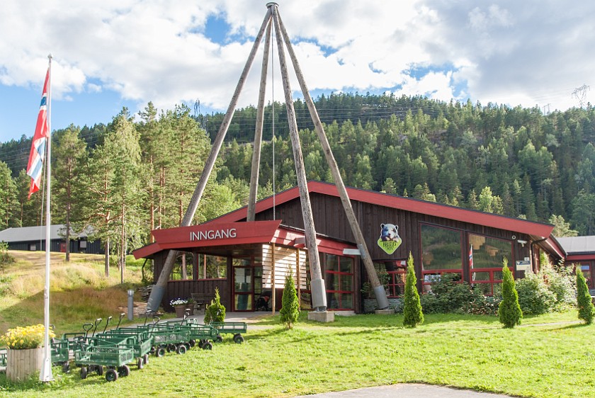 Bjørneparken. Entrance building. Flå. .