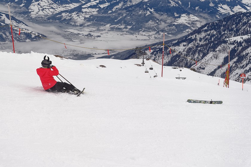 Skiing at the Kitzsteinhorn. Fall after the speed measurement slope. Kaprun. .