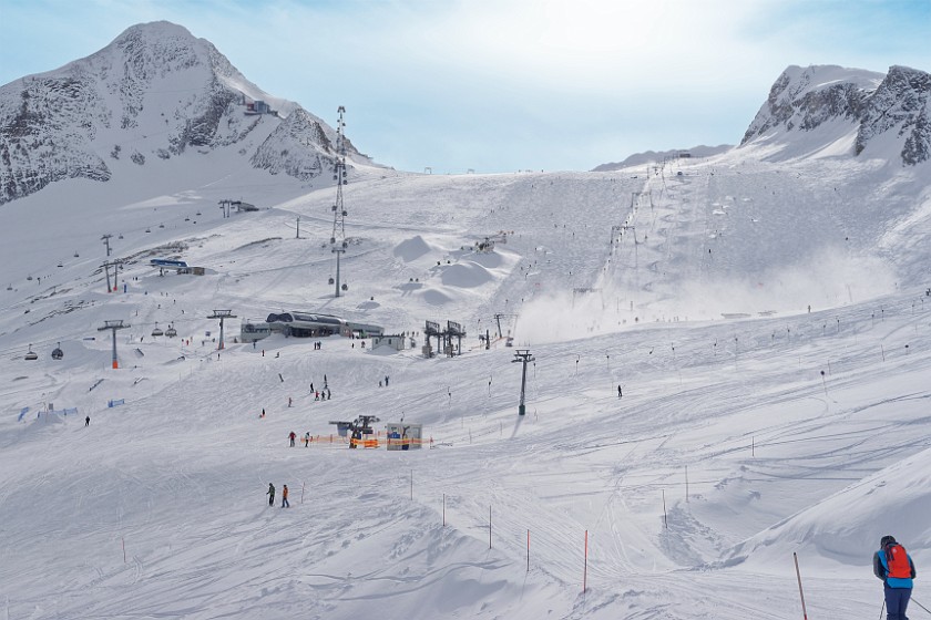 Skiing at the Kitzsteinhorn. Helicopter near Gletscherjet 3. Kaprun. .