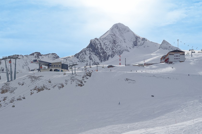 Skiing at the Kitzsteinhorn. Alpincenter and Kitzsteinhorn summit. Kaprun. .