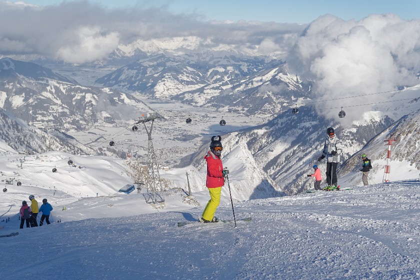 Skiing at the Kitzsteinhorn. View from the Kitzsteinhorn glacier on Kaprun, Schüttdorf and the Zeller lake. Kaprun. .