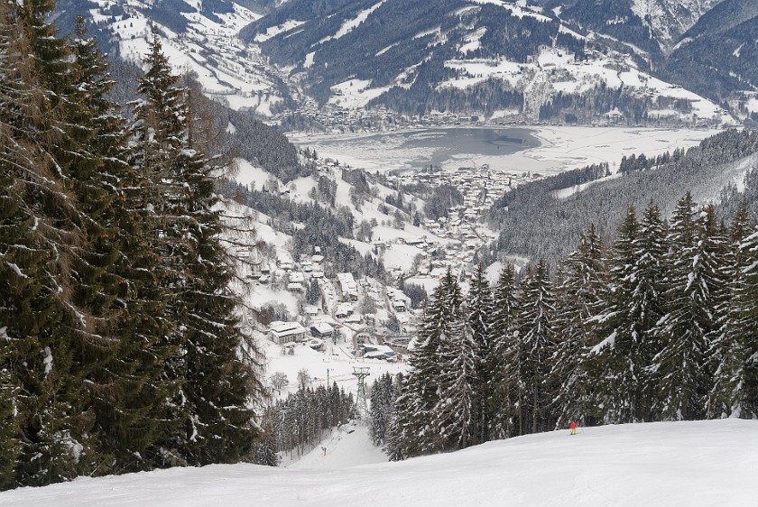 Skiing at Schmitten. Skking on the black slope 14. Zell am See. .