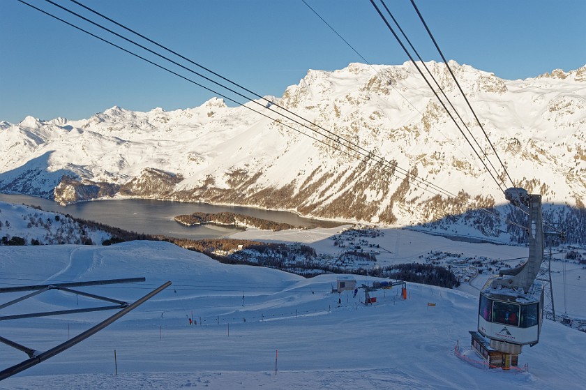 Skiing at the Corvatsch. Furtschellas gondola. Sankt Moritz. .