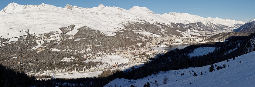Skiing at the Corvatsch. Panoramic view on the Suvretta House and St. Moritz. Sankt Moritz. .