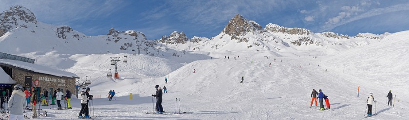 Skiing at the Corviglia. Panoramic view on the Glünetta and the Piz Corviglia. Sankt Moritz. .