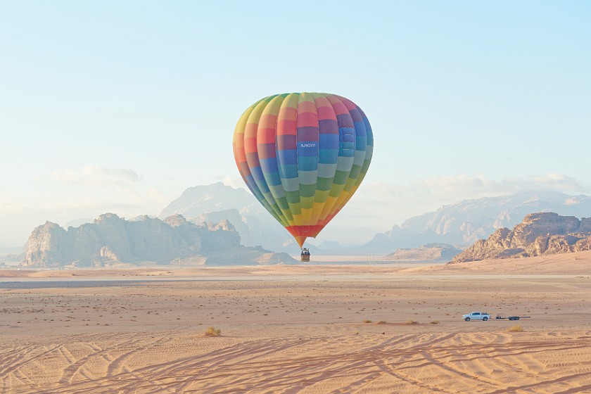 Wadi Rum. Hot-air balloon. Wadi Rum. .