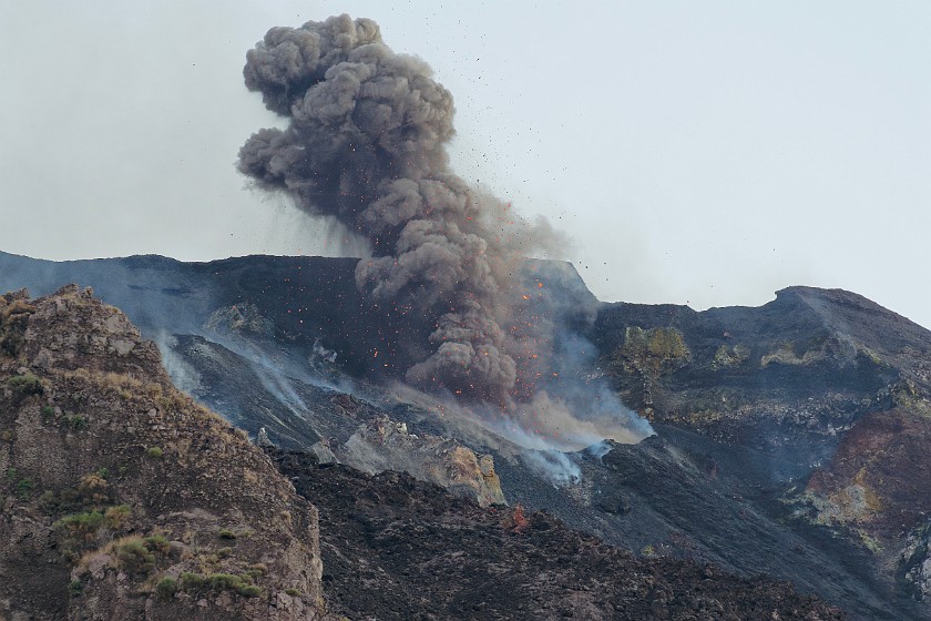 Hiking to the Stromboli Observation Platform. Volcanic eruptions. Stromboli. .