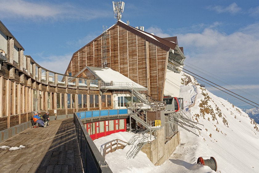 Skiing in the Schnalstal. Glacier Hotel Grawand. Kurzras. .