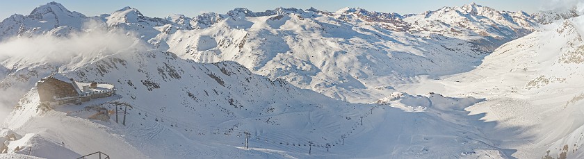 Skiing in the Schnalstal. Panoramic view from the Iceman Ötzi peak on the Glacier Hotel Grawand, chairlift and glacier slopes. Kurzras. .