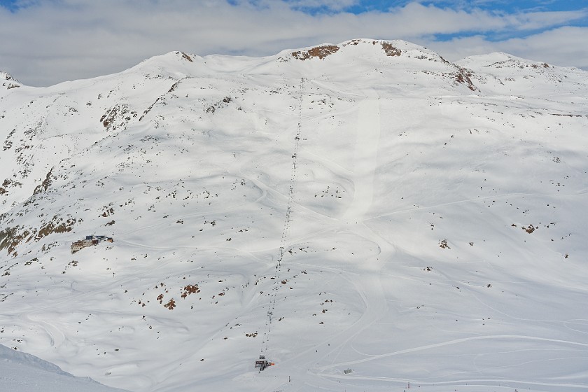 Skiing in the Schnalstal. Hintereis chairlift and slopes. Kurzras. .
